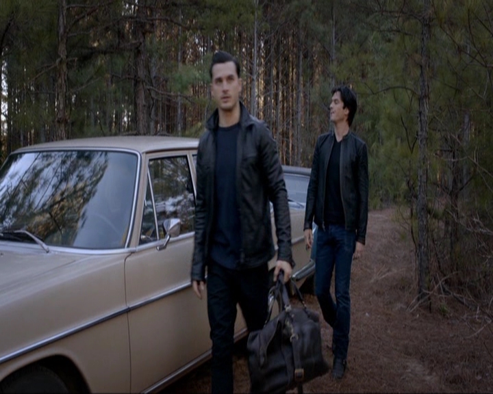VampireDiariesWorld-dot-nl_7x19SomebodyThatIUsedtoKnow0279.jpg