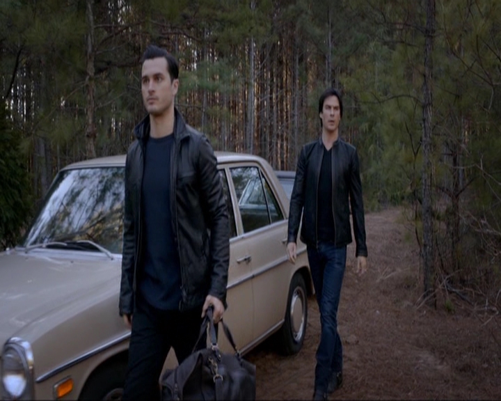 VampireDiariesWorld-dot-nl_7x19SomebodyThatIUsedtoKnow0280.jpg