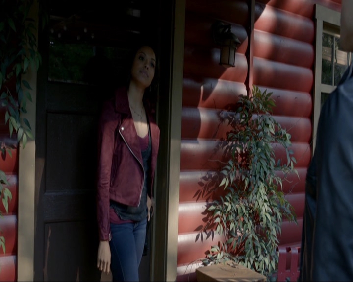 VampireDiariesWorld-dot-nl_7x19SomebodyThatIUsedtoKnow0287.jpg