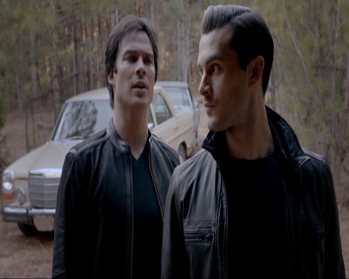 VampireDiariesWorld-dot-nl_7x19SomebodyThatIUsedtoKnow0290.jpg