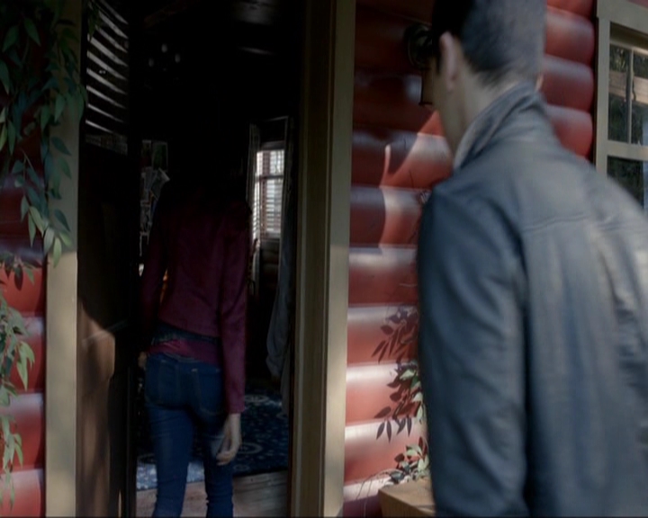 VampireDiariesWorld-dot-nl_7x19SomebodyThatIUsedtoKnow0292.jpg