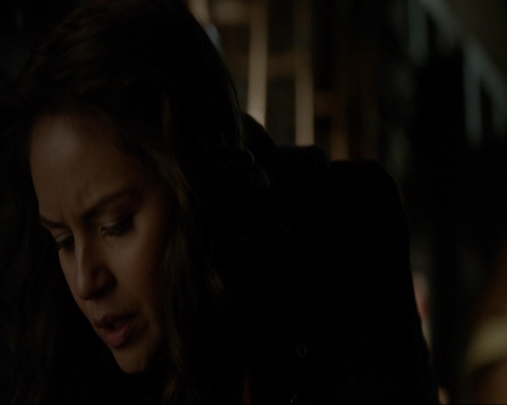 VampireDiariesWorld-dot-nl_7x19SomebodyThatIUsedtoKnow0524.jpg