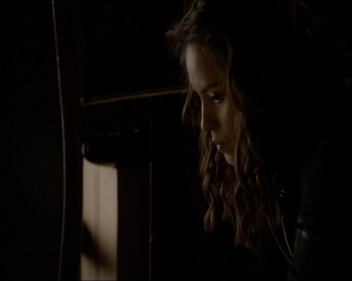 VampireDiariesWorld-dot-nl_7x19SomebodyThatIUsedtoKnow0529.jpg