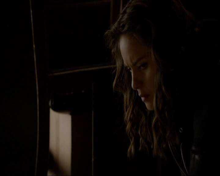 VampireDiariesWorld-dot-nl_7x19SomebodyThatIUsedtoKnow0531.jpg