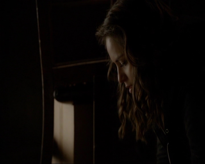 VampireDiariesWorld-dot-nl_7x19SomebodyThatIUsedtoKnow0538.jpg
