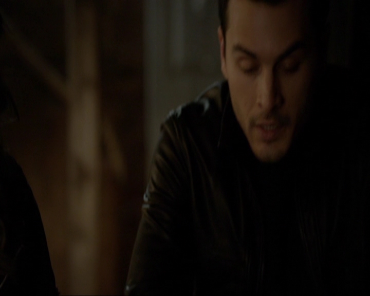 VampireDiariesWorld-dot-nl_7x19SomebodyThatIUsedtoKnow0551.jpg