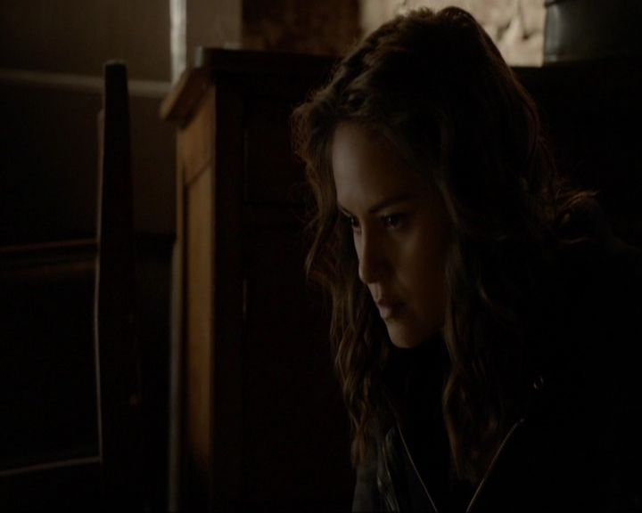 VampireDiariesWorld-dot-nl_7x19SomebodyThatIUsedtoKnow0554.jpg