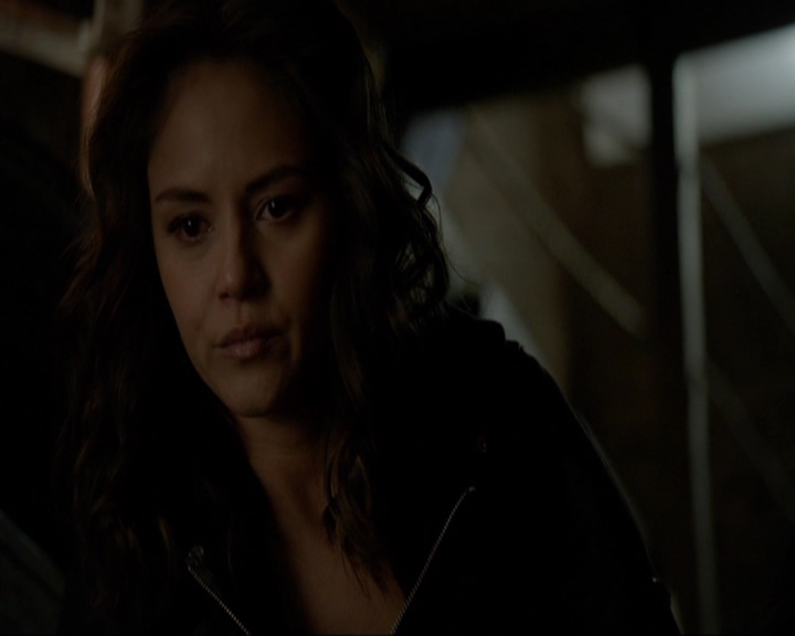 VampireDiariesWorld-dot-nl_7x19SomebodyThatIUsedtoKnow0569.jpg