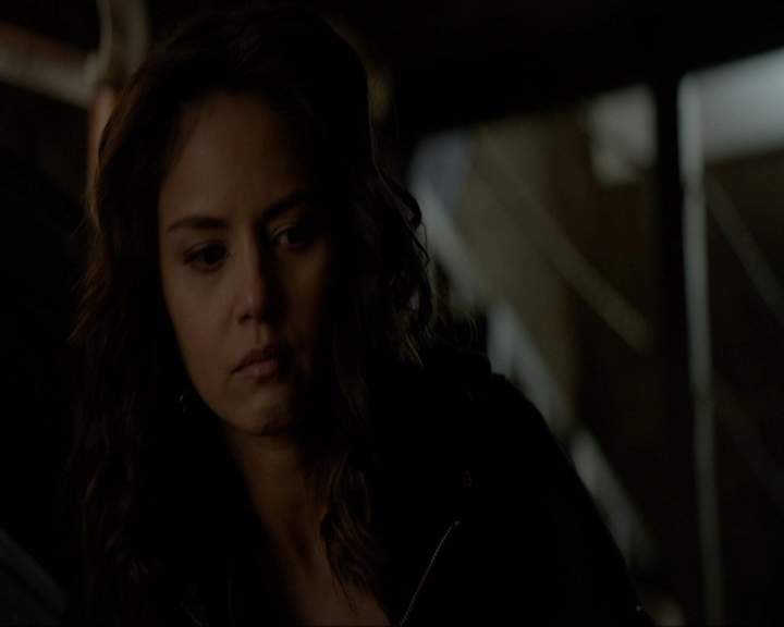VampireDiariesWorld-dot-nl_7x19SomebodyThatIUsedtoKnow0571.jpg
