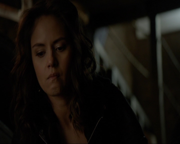 VampireDiariesWorld-dot-nl_7x19SomebodyThatIUsedtoKnow0586.jpg