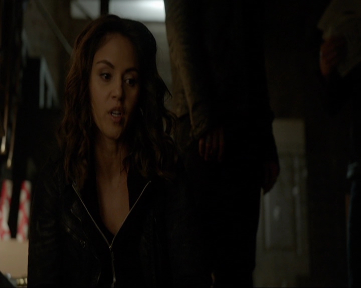 VampireDiariesWorld-dot-nl_7x19SomebodyThatIUsedtoKnow0615.jpg