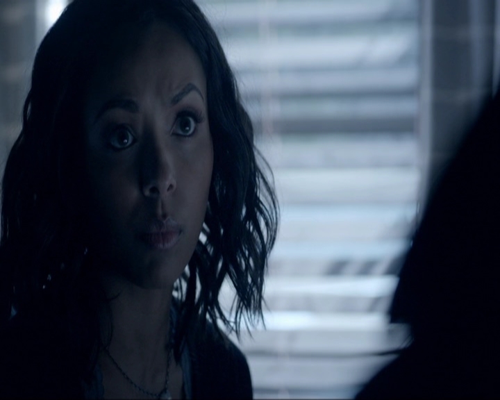 VampireDiariesWorld-dot-nl_7x19SomebodyThatIUsedtoKnow0676.jpg