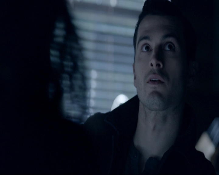 VampireDiariesWorld-dot-nl_7x19SomebodyThatIUsedtoKnow0679.jpg