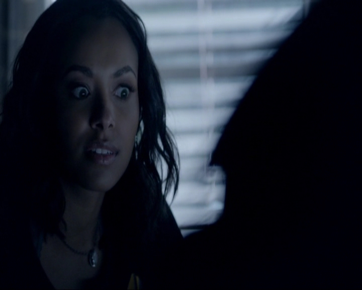 VampireDiariesWorld-dot-nl_7x19SomebodyThatIUsedtoKnow0688.jpg