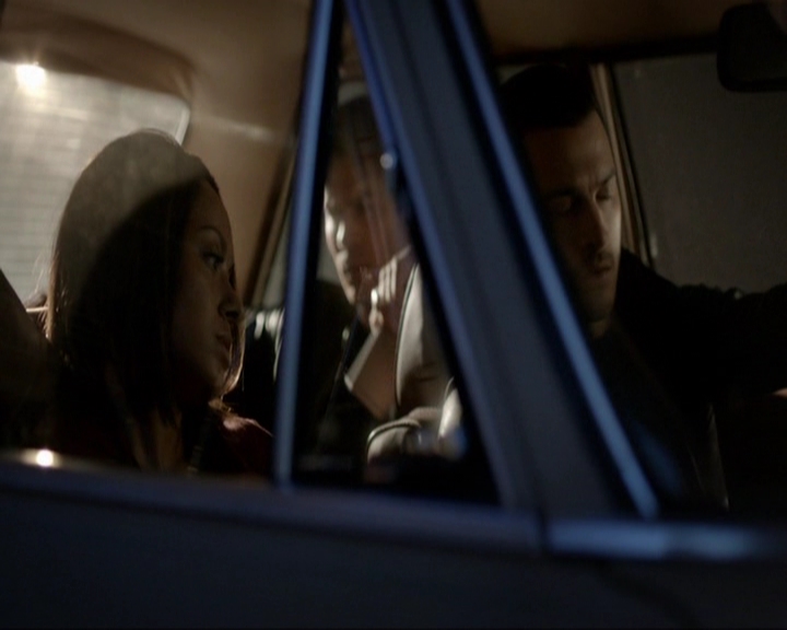 VampireDiariesWorld-dot-nl_7x19SomebodyThatIUsedtoKnow0805.jpg