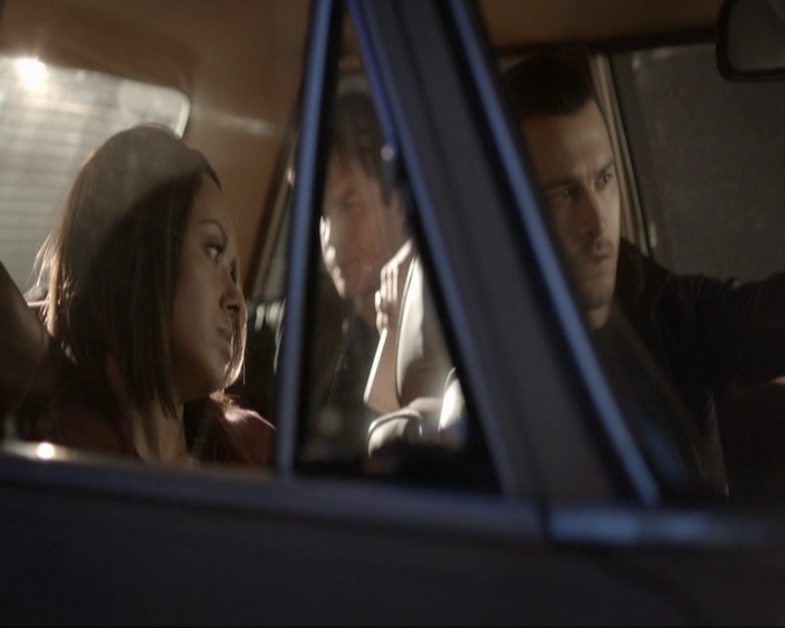 VampireDiariesWorld-dot-nl_7x19SomebodyThatIUsedtoKnow0806.jpg