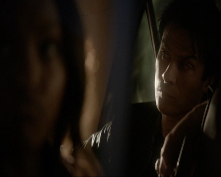 VampireDiariesWorld-dot-nl_7x19SomebodyThatIUsedtoKnow0832.jpg