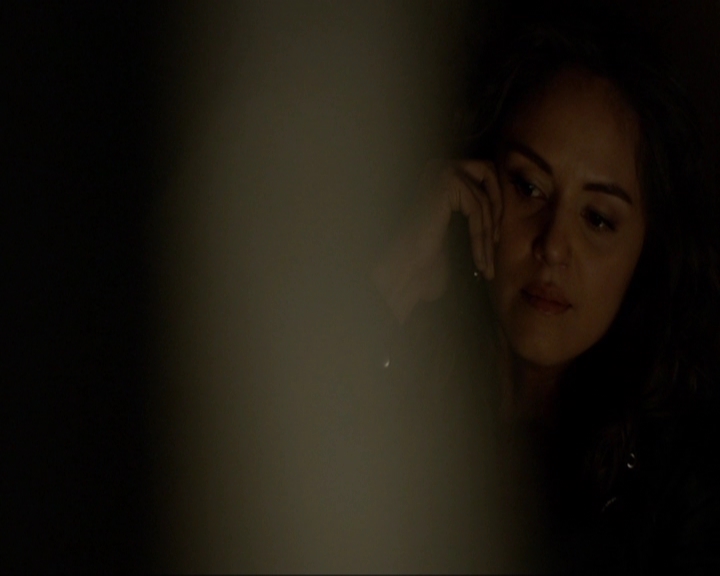 VampireDiariesWorld-dot-nl_7x19SomebodyThatIUsedtoKnow0872.jpg