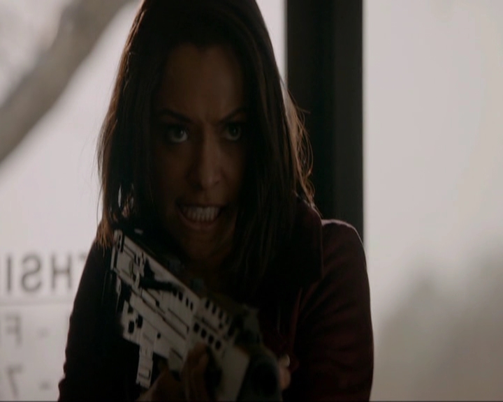 VampireDiariesWorld-dot-nl_7x19SomebodyThatIUsedtoKnow0923.jpg