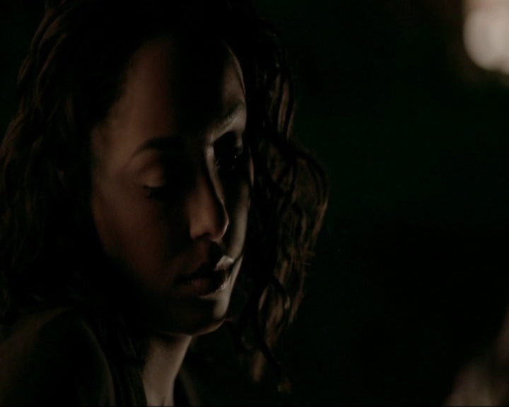 VampireDiariesWorld-dot-nl_7x19SomebodyThatIUsedtoKnow0953.jpg