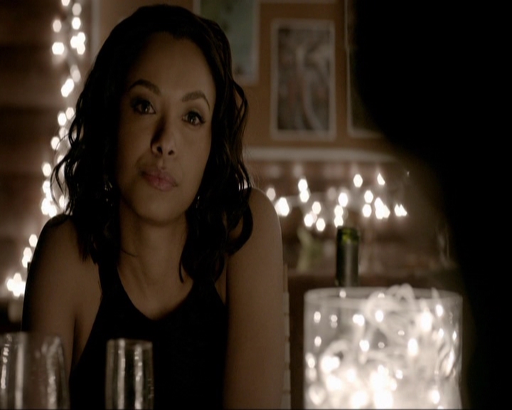 VampireDiariesWorld-dot-nl_7x19SomebodyThatIUsedtoKnow1055.jpg