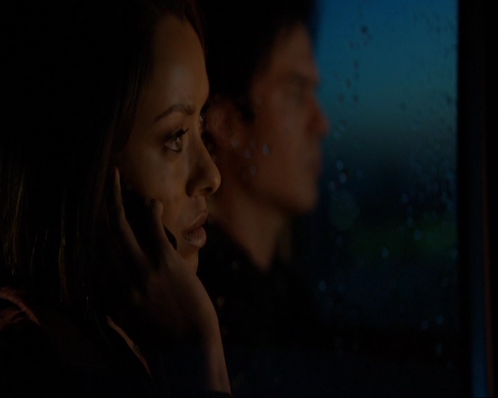 VampireDiariesWorld-dot-nl_7x19SomebodyThatIUsedtoKnow1520.jpg