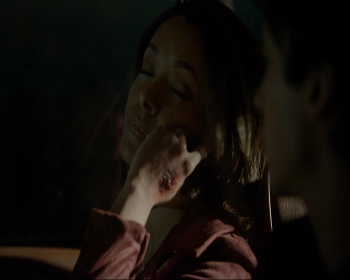 VampireDiariesWorld-dot-nl_7x19SomebodyThatIUsedtoKnow1545.jpg