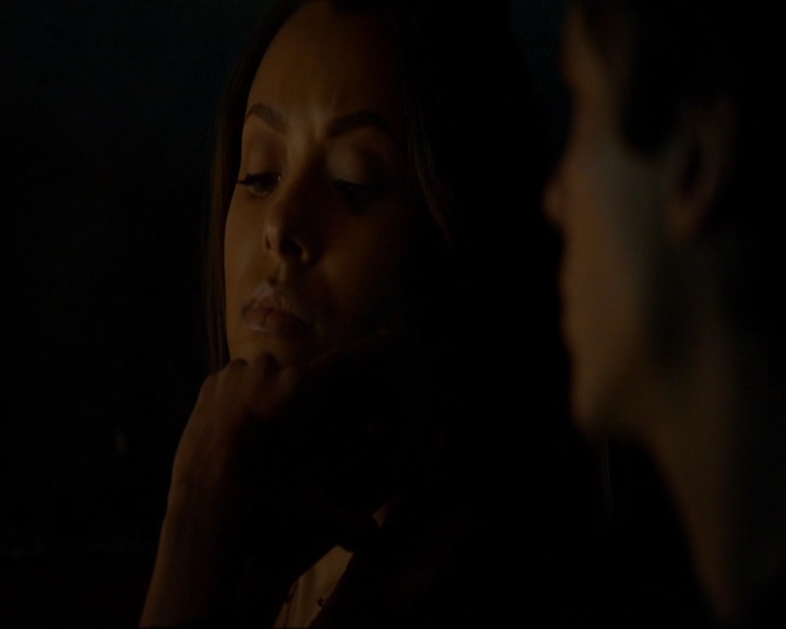 VampireDiariesWorld-dot-nl_7x19SomebodyThatIUsedtoKnow1548.jpg