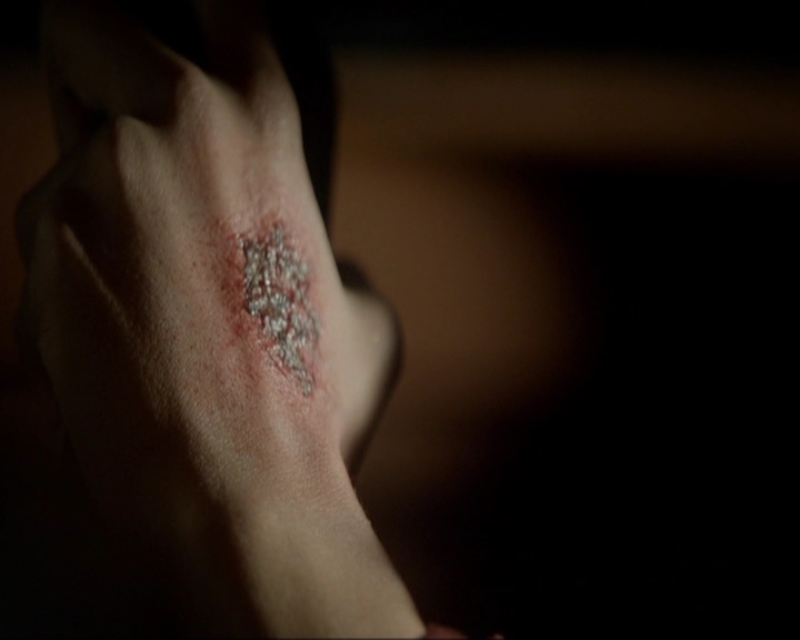 VampireDiariesWorld-dot-nl_7x19SomebodyThatIUsedtoKnow1550.jpg