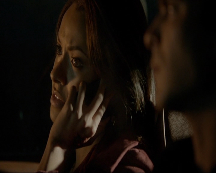 VampireDiariesWorld-dot-nl_7x19SomebodyThatIUsedtoKnow1557.jpg