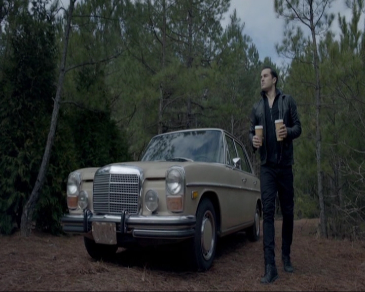 VampireDiariesWorld-dot-nl_7x19SomebodyThatIUsedtoKnow1586.jpg
