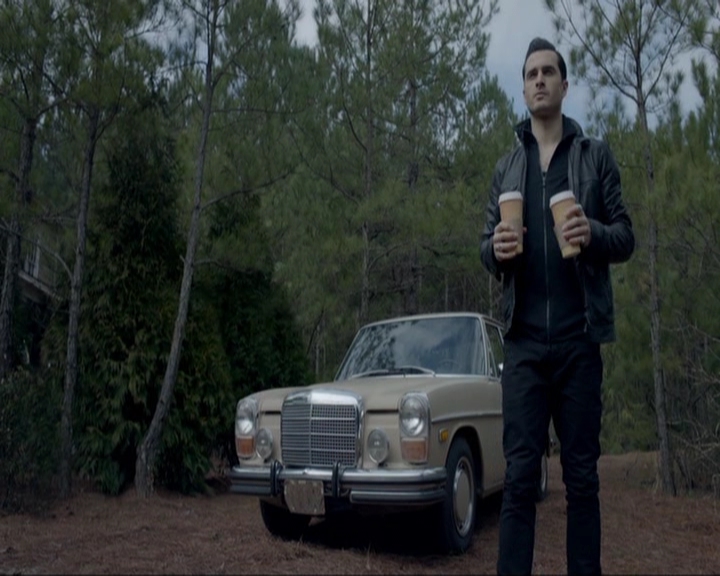 VampireDiariesWorld-dot-nl_7x19SomebodyThatIUsedtoKnow1589.jpg