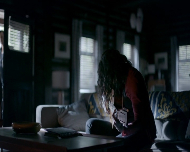 VampireDiariesWorld-dot-nl_7x19SomebodyThatIUsedtoKnow1599.jpg
