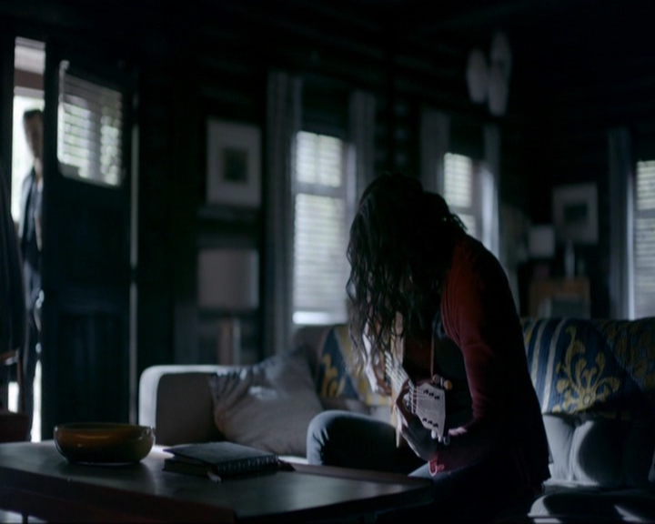 VampireDiariesWorld-dot-nl_7x19SomebodyThatIUsedtoKnow1600.jpg