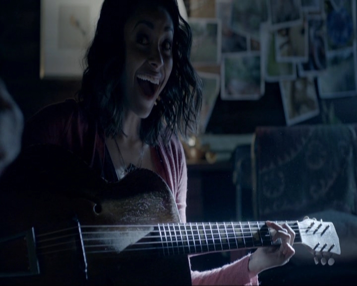 VampireDiariesWorld-dot-nl_7x19SomebodyThatIUsedtoKnow1608.jpg