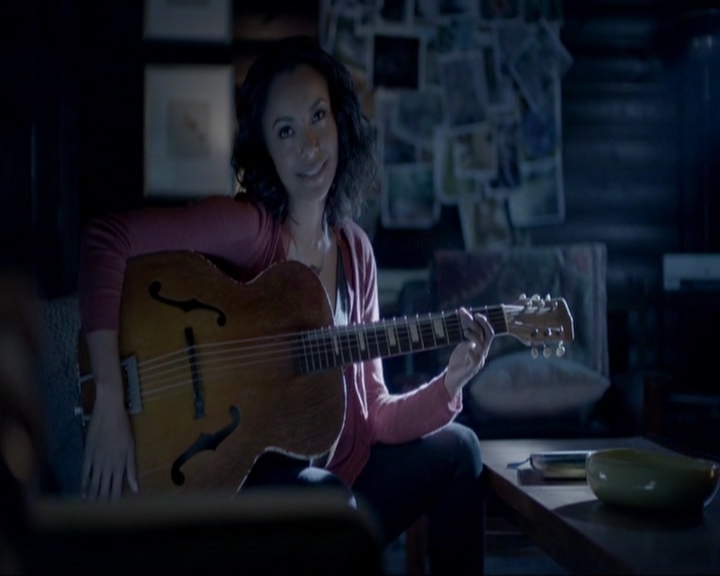 VampireDiariesWorld-dot-nl_7x19SomebodyThatIUsedtoKnow1611.jpg