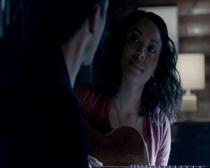 VampireDiariesWorld-dot-nl_7x19SomebodyThatIUsedtoKnow1635.jpg