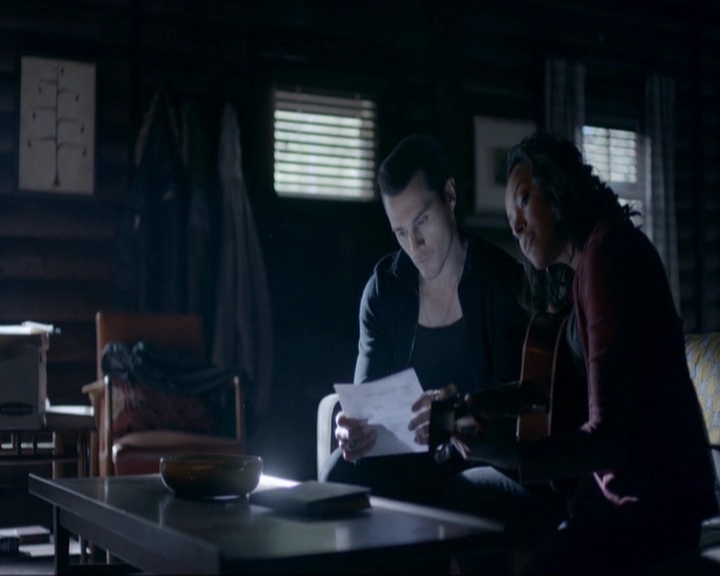VampireDiariesWorld-dot-nl_7x19SomebodyThatIUsedtoKnow1642.jpg