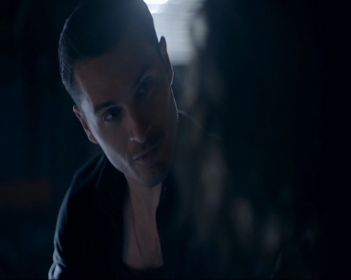 VampireDiariesWorld-dot-nl_7x19SomebodyThatIUsedtoKnow1655.jpg