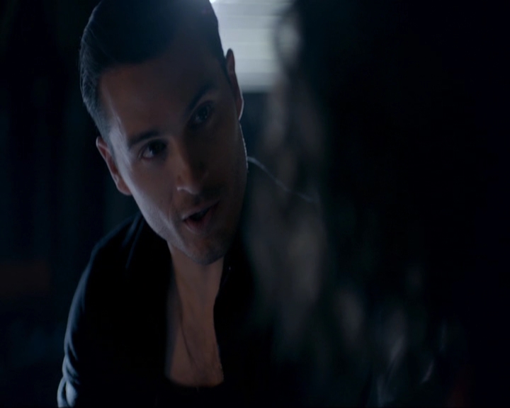 VampireDiariesWorld-dot-nl_7x19SomebodyThatIUsedtoKnow1656.jpg