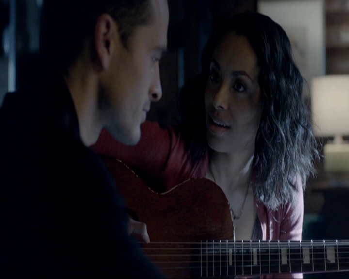 VampireDiariesWorld-dot-nl_7x19SomebodyThatIUsedtoKnow1657.jpg