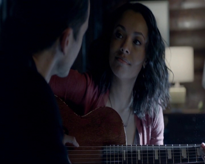 VampireDiariesWorld-dot-nl_7x19SomebodyThatIUsedtoKnow1659.jpg