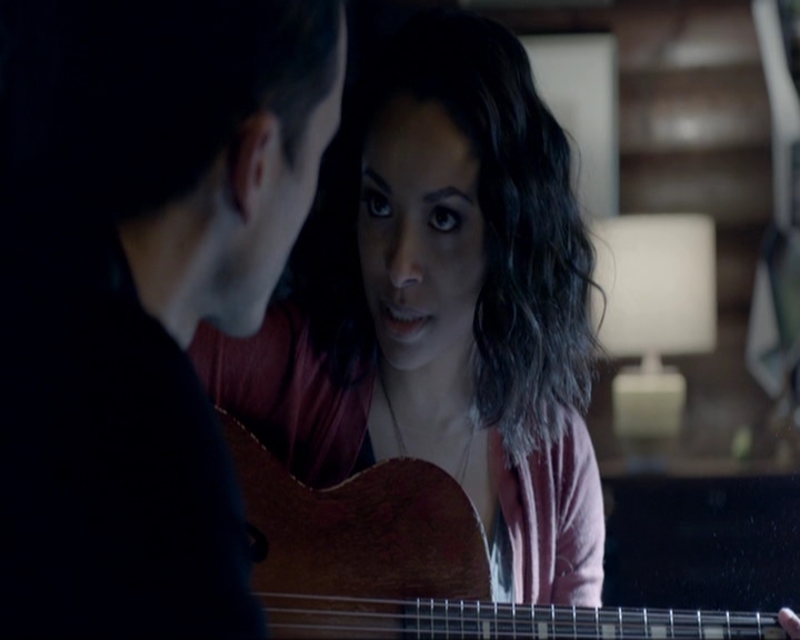 VampireDiariesWorld-dot-nl_7x19SomebodyThatIUsedtoKnow1661.jpg