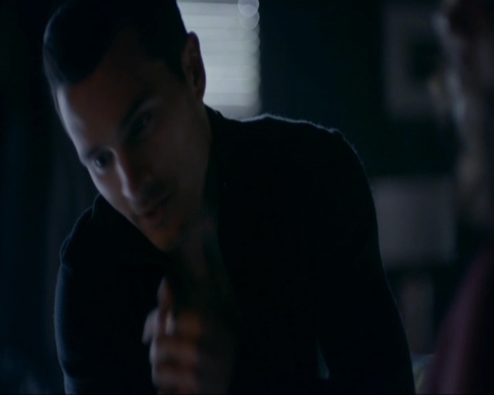 VampireDiariesWorld-dot-nl_7x19SomebodyThatIUsedtoKnow1666.jpg