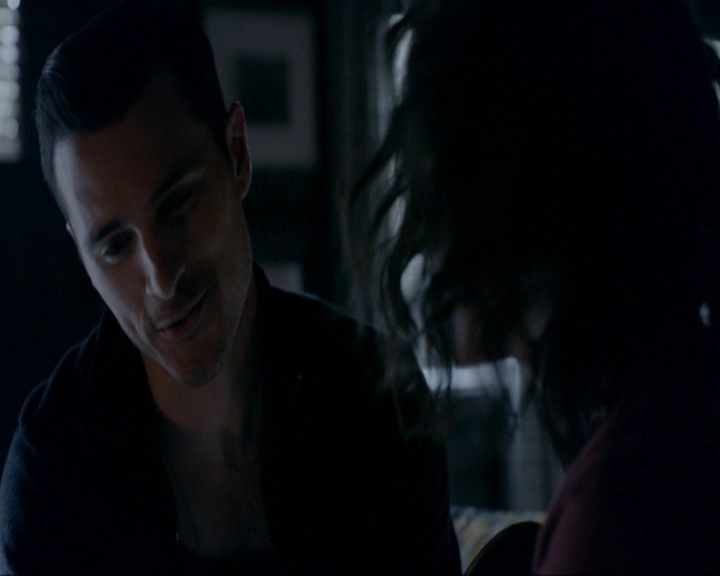 VampireDiariesWorld-dot-nl_7x19SomebodyThatIUsedtoKnow1679.jpg