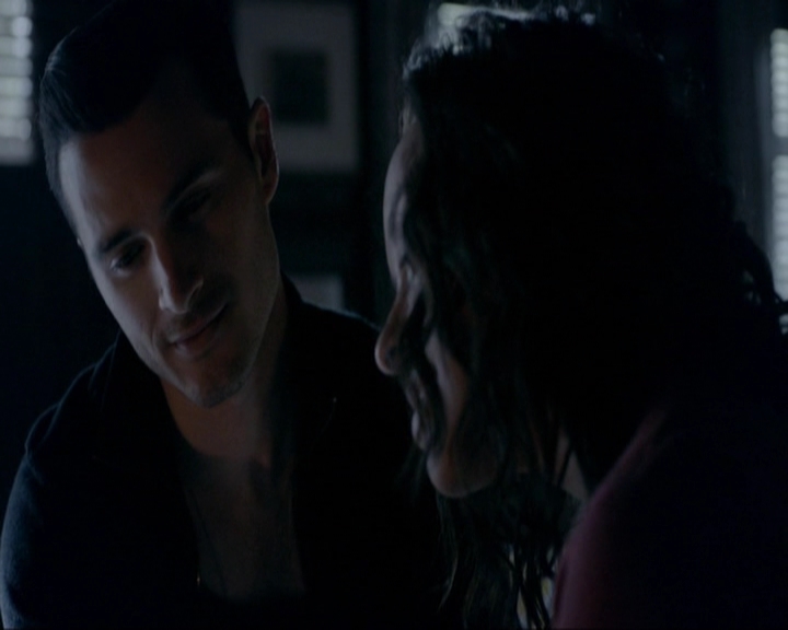 VampireDiariesWorld-dot-nl_7x19SomebodyThatIUsedtoKnow1680.jpg