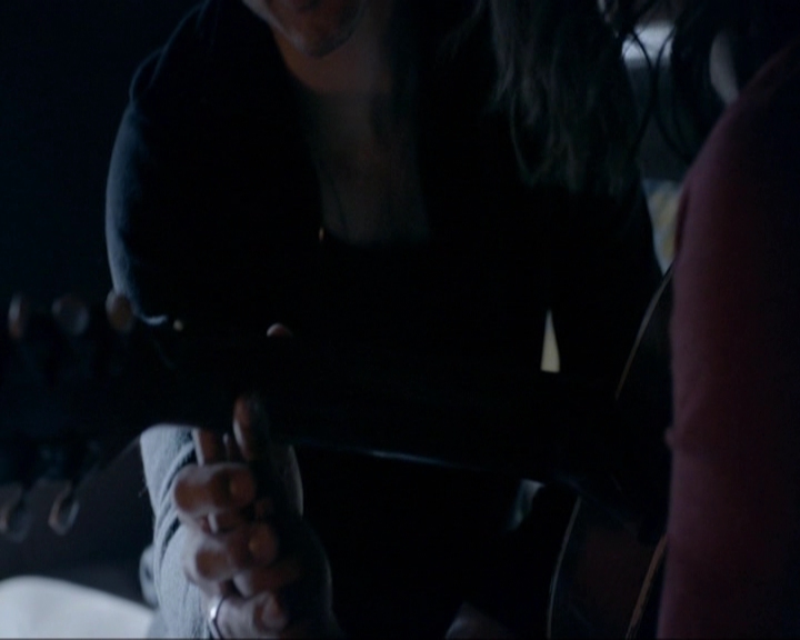 VampireDiariesWorld-dot-nl_7x19SomebodyThatIUsedtoKnow1682.jpg