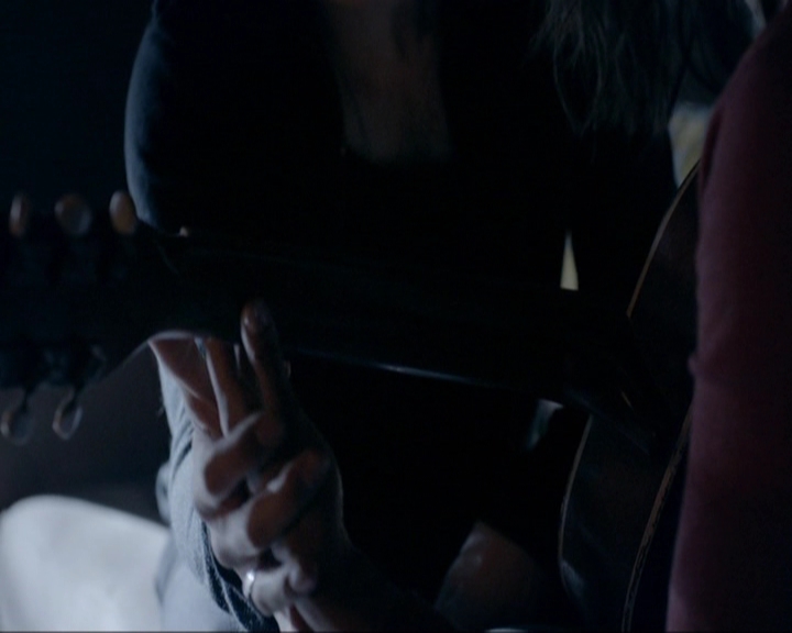 VampireDiariesWorld-dot-nl_7x19SomebodyThatIUsedtoKnow1683.jpg