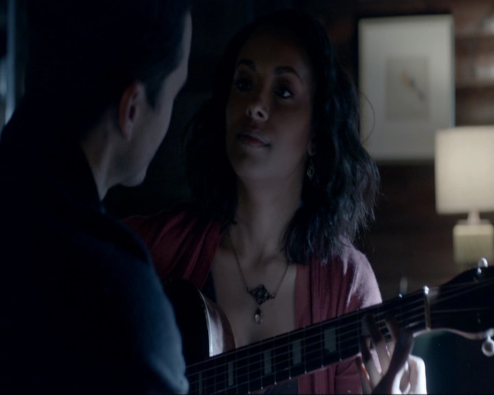 VampireDiariesWorld-dot-nl_7x19SomebodyThatIUsedtoKnow1686.jpg