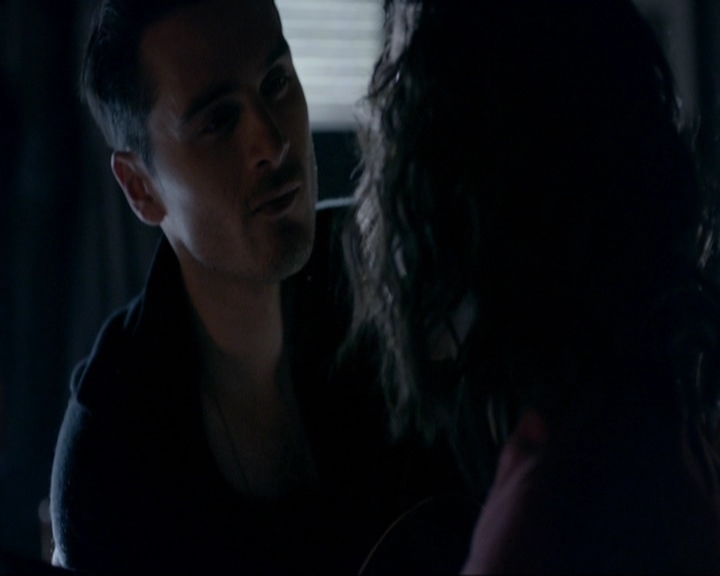 VampireDiariesWorld-dot-nl_7x19SomebodyThatIUsedtoKnow1689.jpg